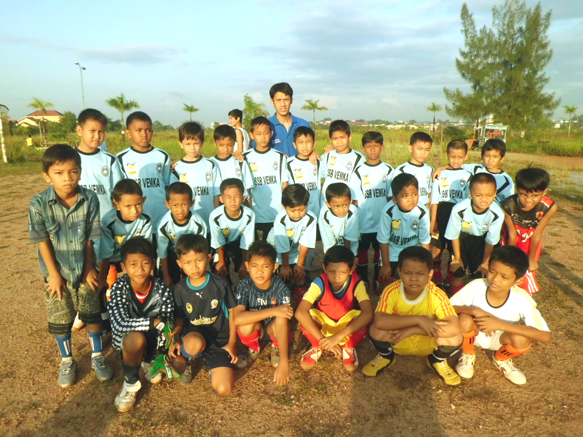 Cepy dan sebagian siswa SSB VEMKA
